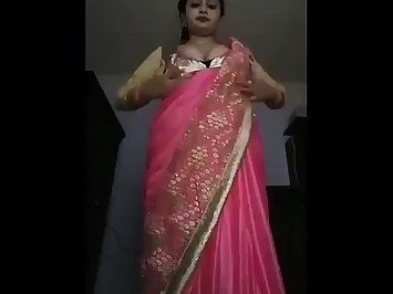 Beautiful Indian Bhabhi In Sari Exposing Juicy Boobs
