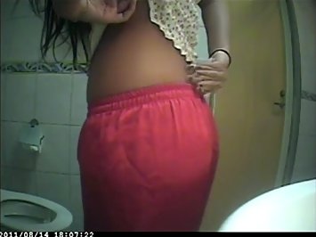 Indian Girl Naked In Bathroom MMS Leaked