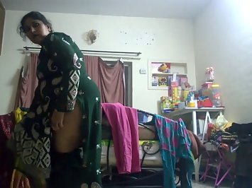 Hot Indian aunty changing caugth on hidden camera