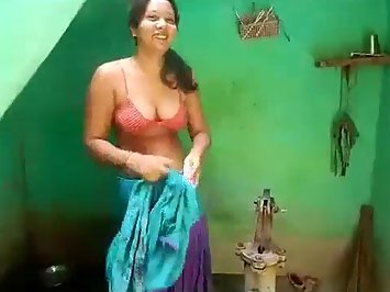 Desi Sexy Wife Big Tits Captured Nude
